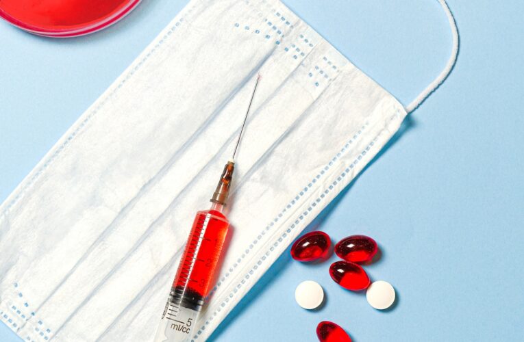 Coronavirus news test salivare e stop vaccino AstraZeneca