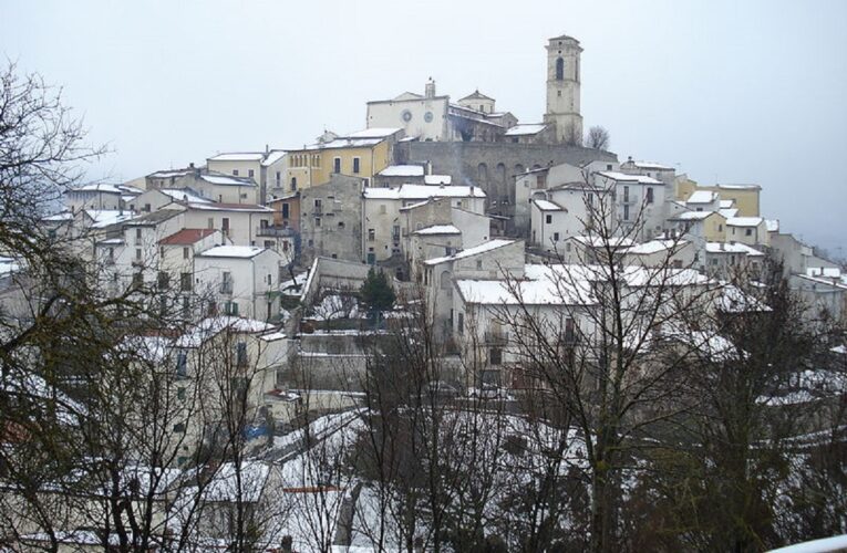 La TERNA taglia i rami delle piante in Goriano Sicoli