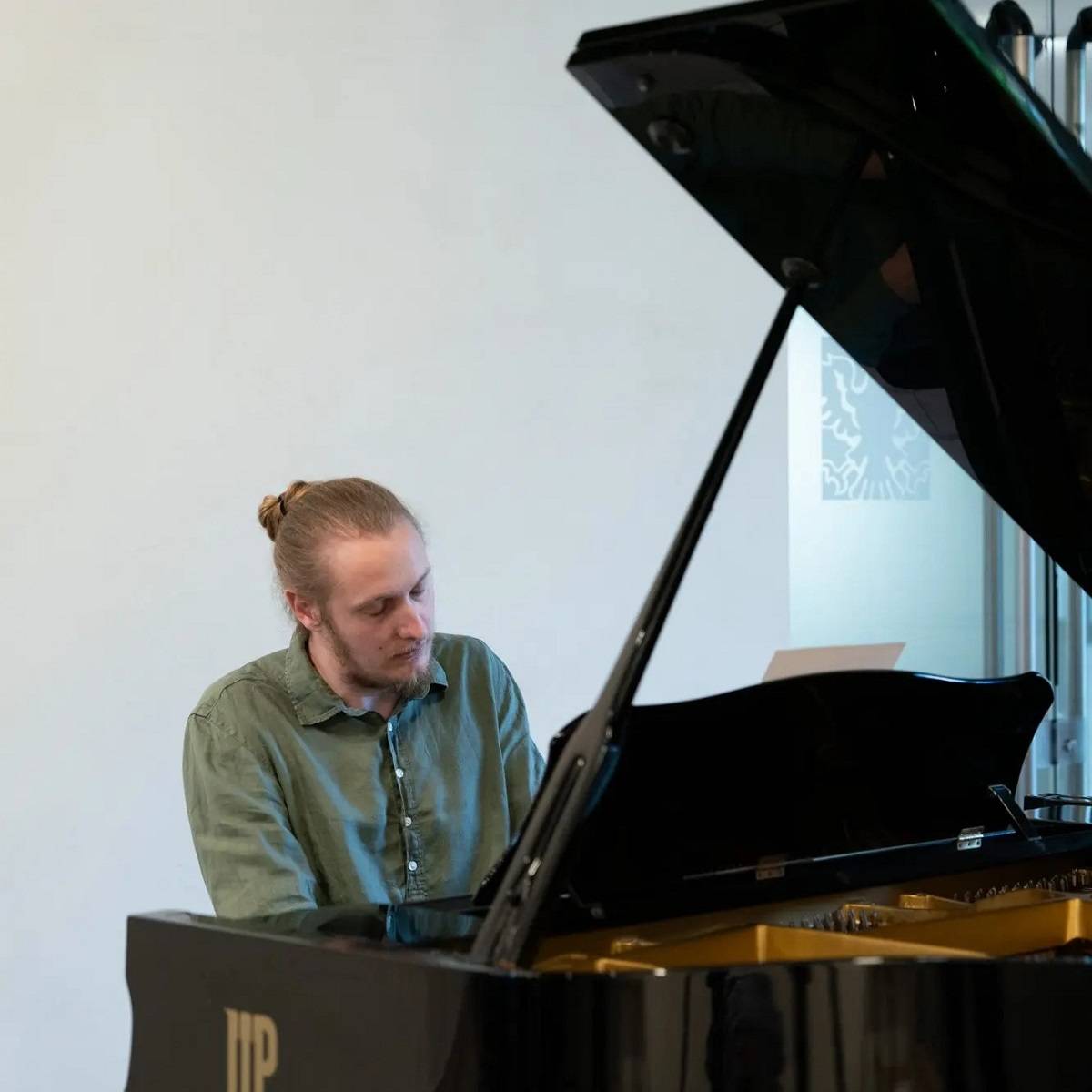 Andrea Tonoli in concerto presso Piazza XX Settembre a Sulmona 19 agosto 2023 foto