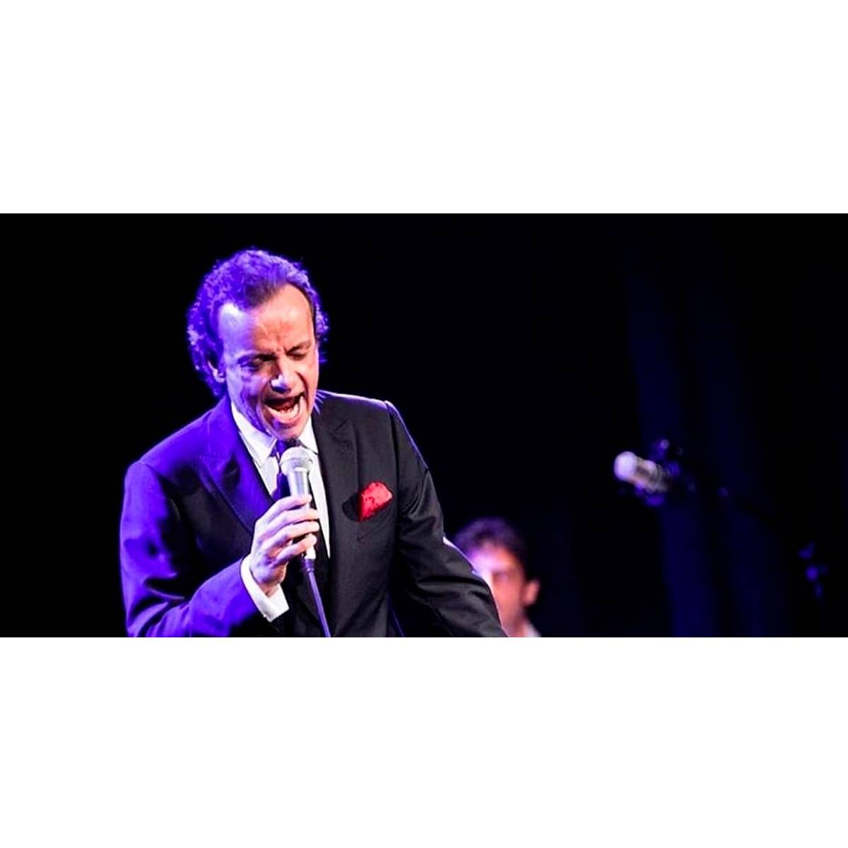 Gianluca Guidi in Sinatra the man and his music a Pescara 1 marzo 2024 foto