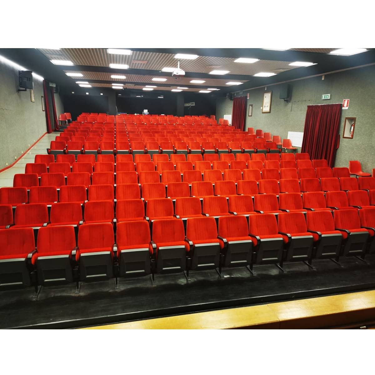 Omaggio a Genova, città simbolo del cantautorato italiano presso il Teatro Cavour a Pescara 17 febbraio 2024 foto